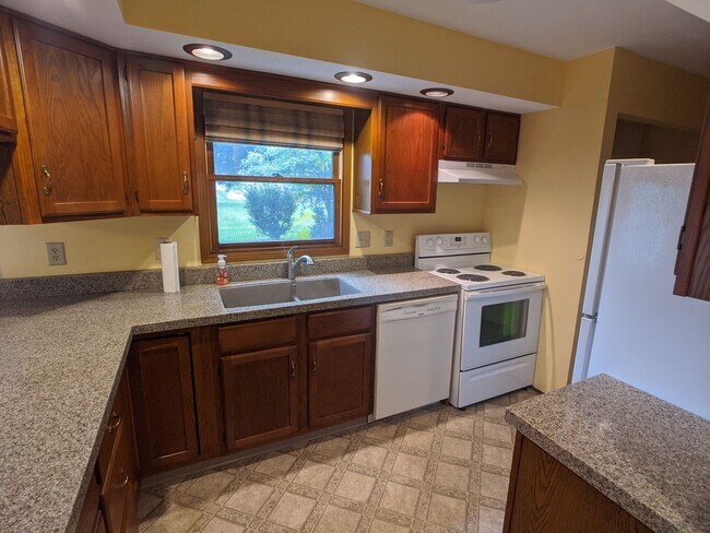 Building Photo - Charming 2 bed 1.5 bath home (duplex) in G...