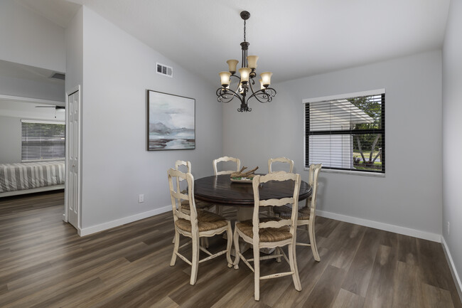 Dining room - 955 SW Sand Oak Dr