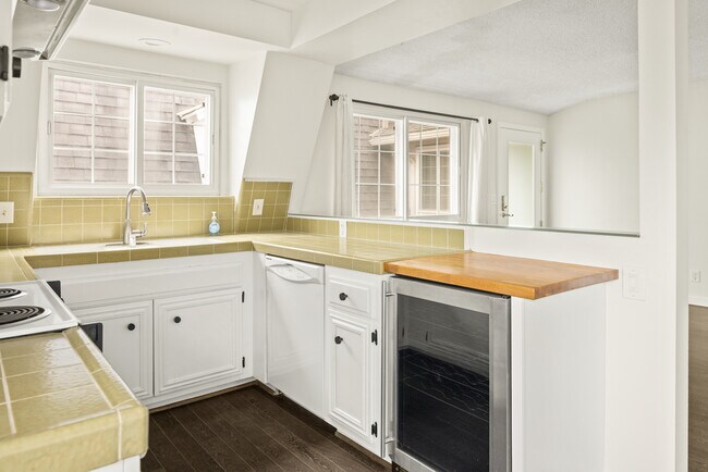Building Photo - 8130 Redlands St