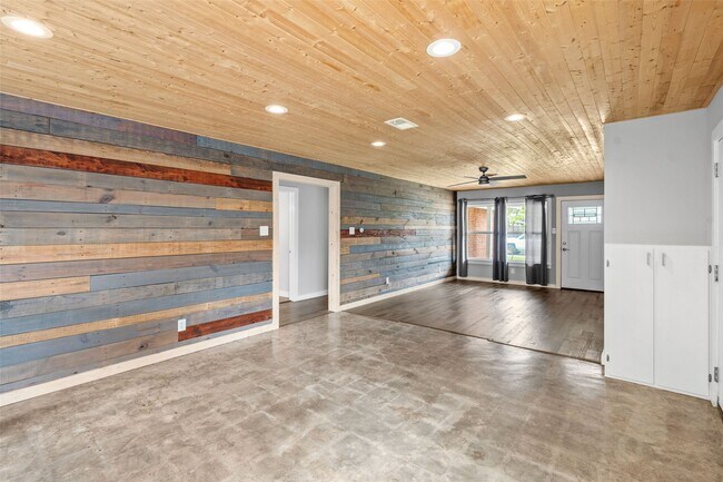 Building Photo - 711 Kalmer St