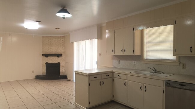Building Photo - 2209 W 41st Ave