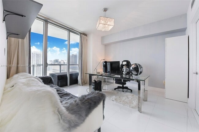 Building Photo - 495 Brickell Ave