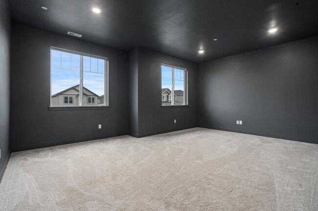 Building Photo - Newer 4-Bedroom Home in Bremerton