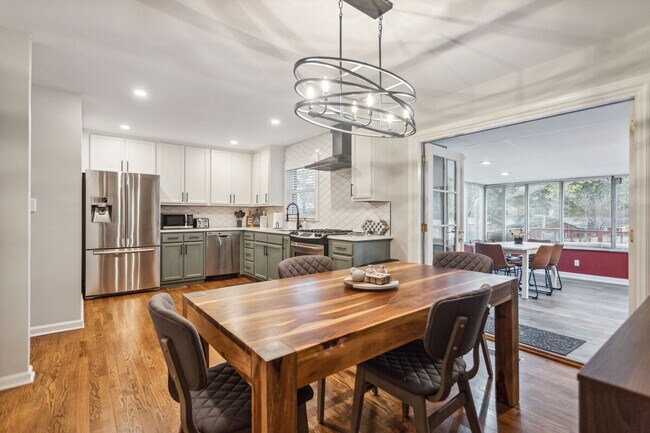 Building Photo - 425 Plantation Rd SW