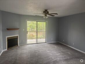 Building Photo - 2 BEDROOM 2 BATH CONDO ON BOTTOM FLOOR AT ...
