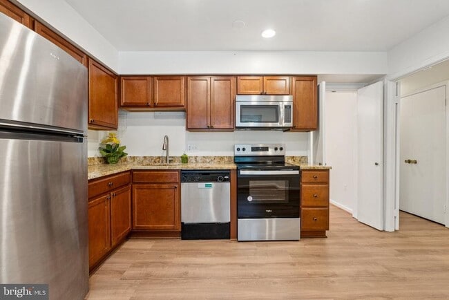 Building Photo - 3881 Persimmon Cir