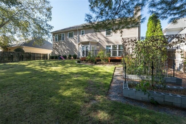 Building Photo - 2433 Gablewood Dr NE