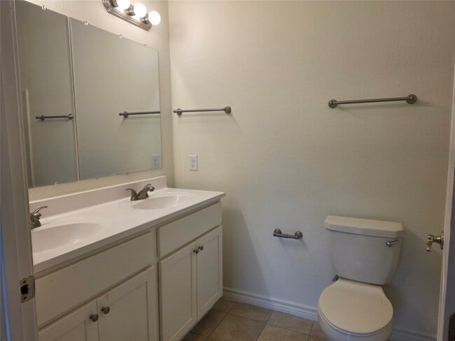 Building Photo - 6102 White Oak Dr