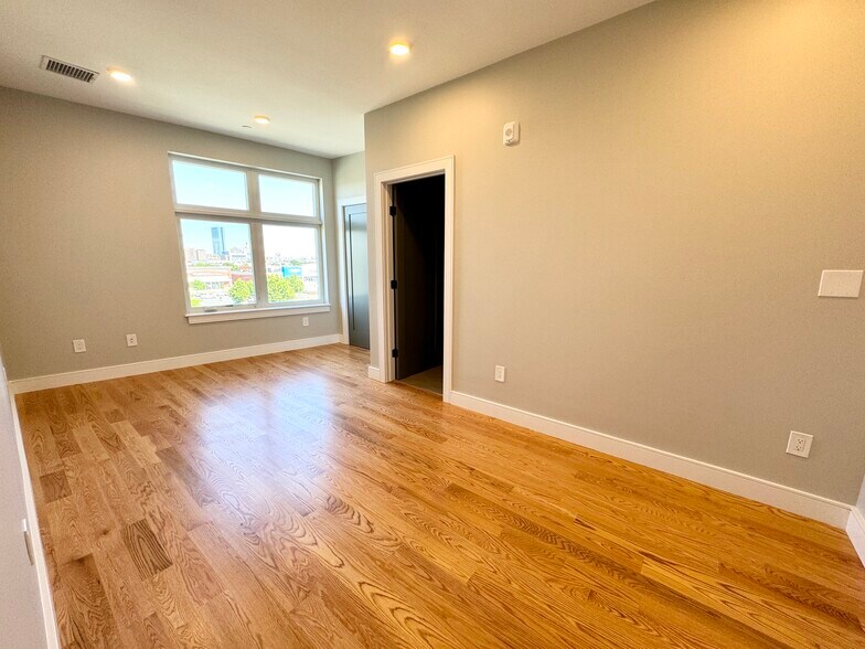 Building Photo - 16 Baker Ct