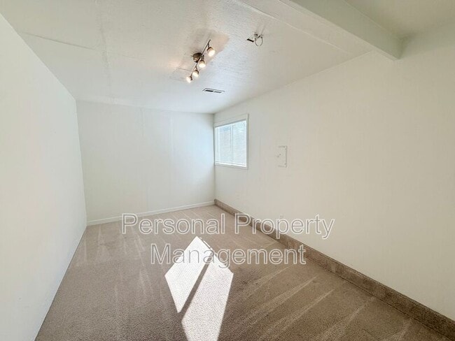Building Photo - 3312 V St