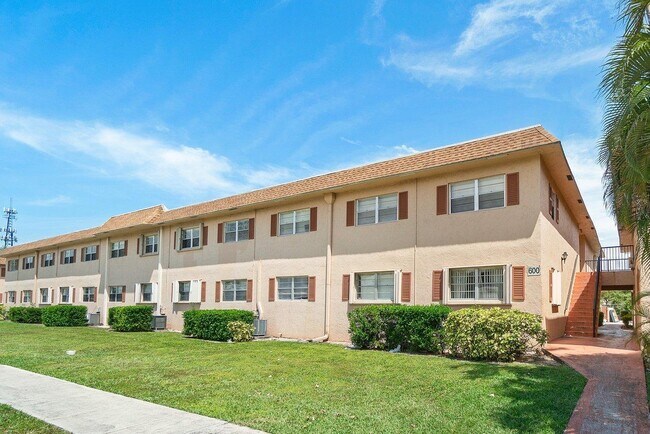 Primary Photo - 600 SW 2nd St