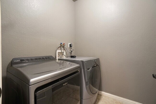 Building Photo - 18621 Dry Pond Dr