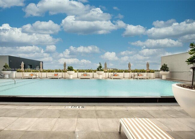 Building Photo - 2000 Metropica Wy