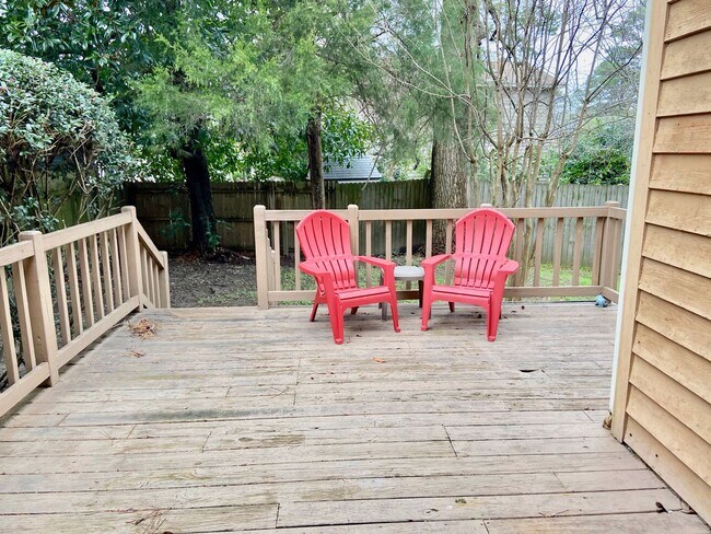 Building Photo - Chicks Beach Living! 3BR/2.5BA - Attached Garage, Private Cul-de-sac- Minutes to the BAY!