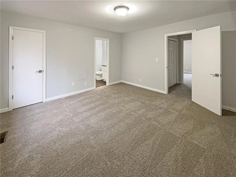 Building Photo - 7001 Pat Mell Pl SE