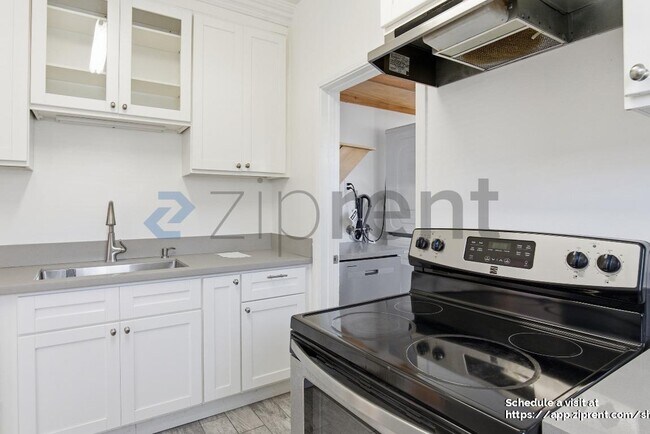 Building Photo - 1253 Del Rey Ave