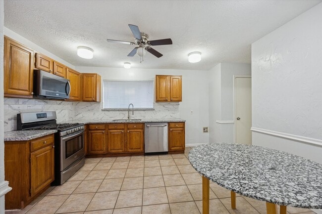 Building Photo - 3615 Kingston Vale Dr