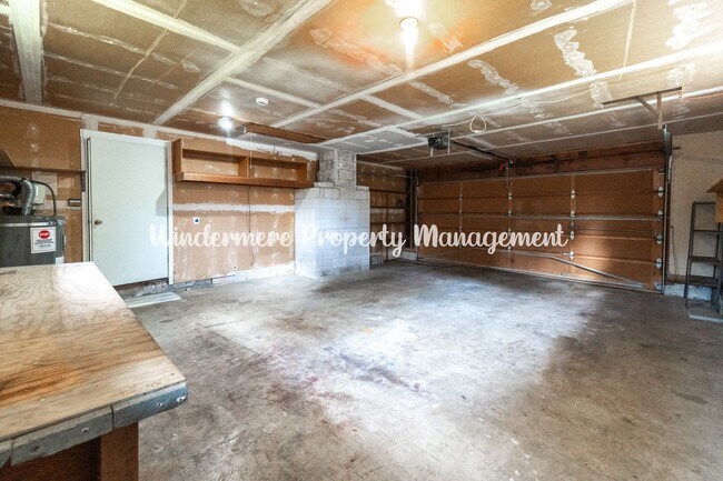 Building Photo - Charming and Bright 3 bed in Heart of Gig Harbor!