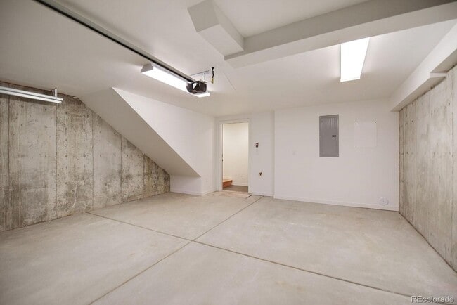 Building Photo - You’ll fall in LOVE with the VIEW! Convenient Location!