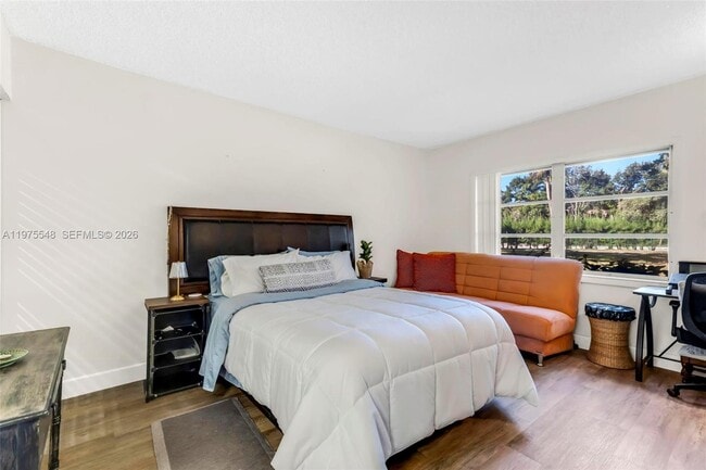 Building Photo - 2300 SW 22nd Ave