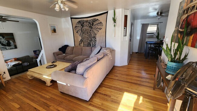 Building Photo - 910 Bungalow Ct