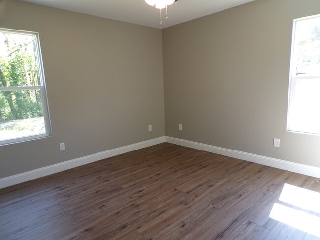 Building Photo - 533 Anton St