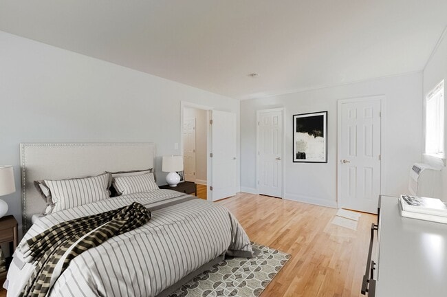 Building Photo - Forest Gardens