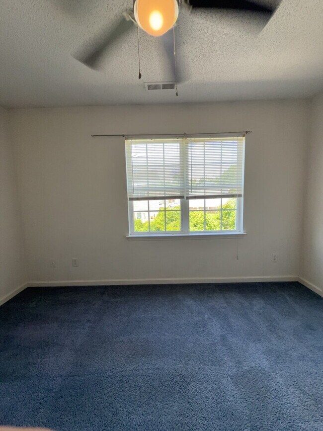 Building Photo - 111 Fairwood Ct