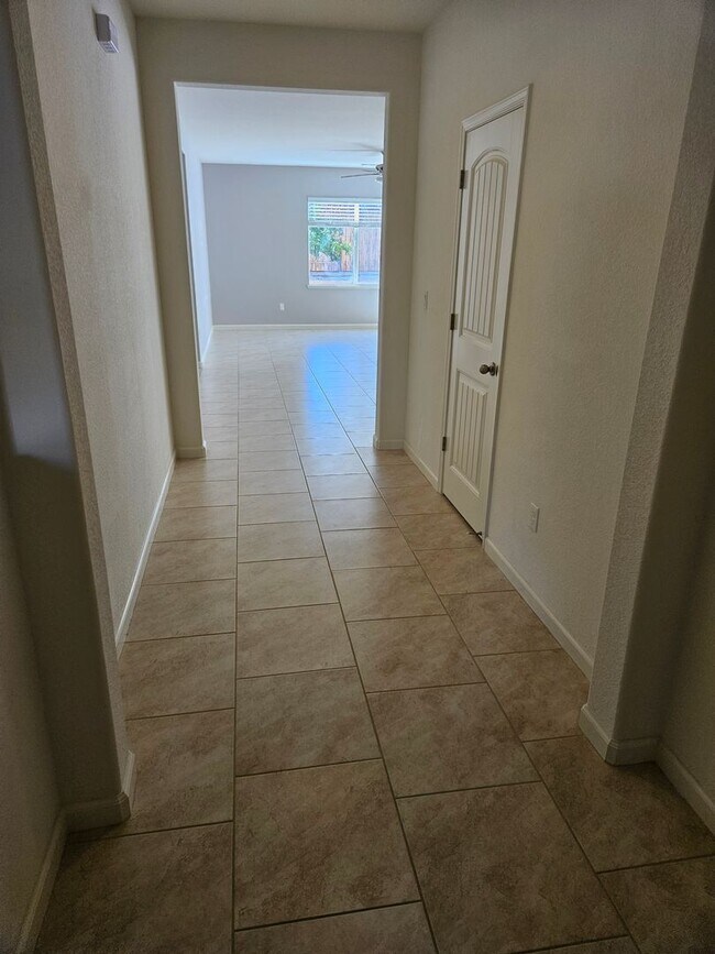 Building Photo - Pristine One Story South Reno