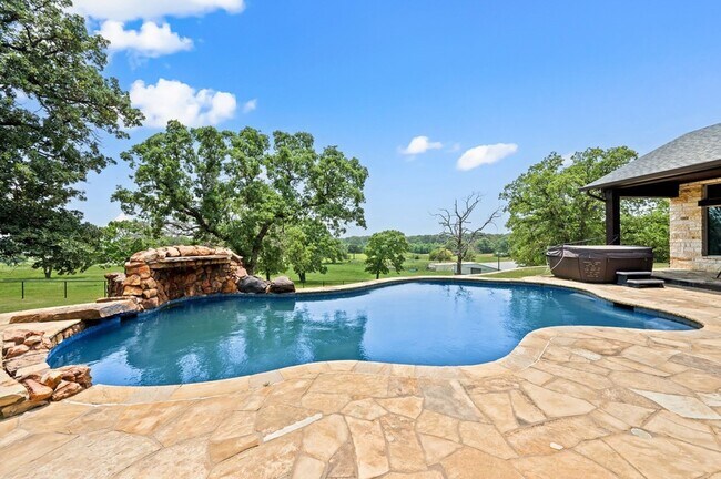 Building Photo - 248 Howard Rd