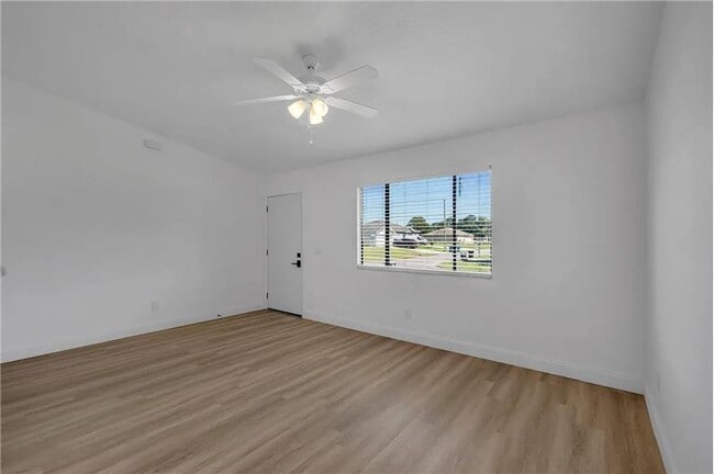Building Photo - 322 Ixora Ave NW