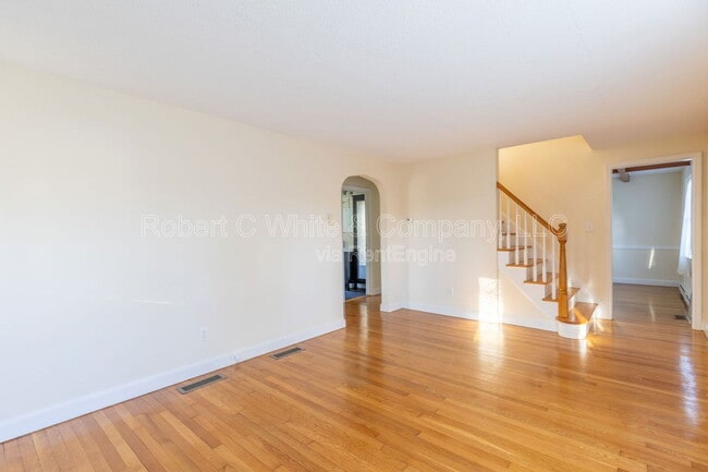 Building Photo - 183 Thompson Rd