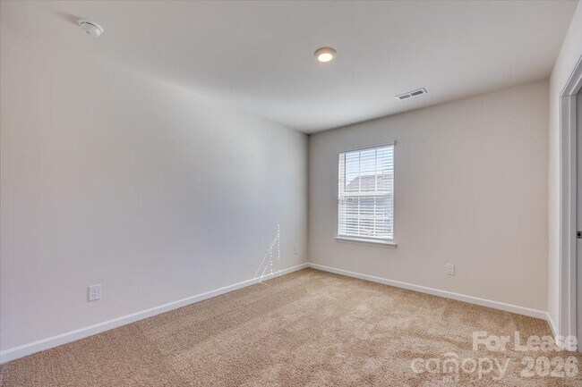 Building Photo - 587 King Clover Ln