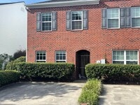 Building Photo - 2 Bedroom, 2.5 Bathrooms Townhome in the Heart of Savannah's Southside