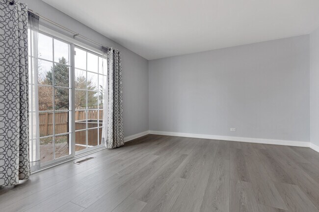 Building Photo - 3238 Gresham Ln E