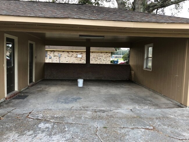 Building Photo - 3BR 2BA Jason Dr. Denham Springs