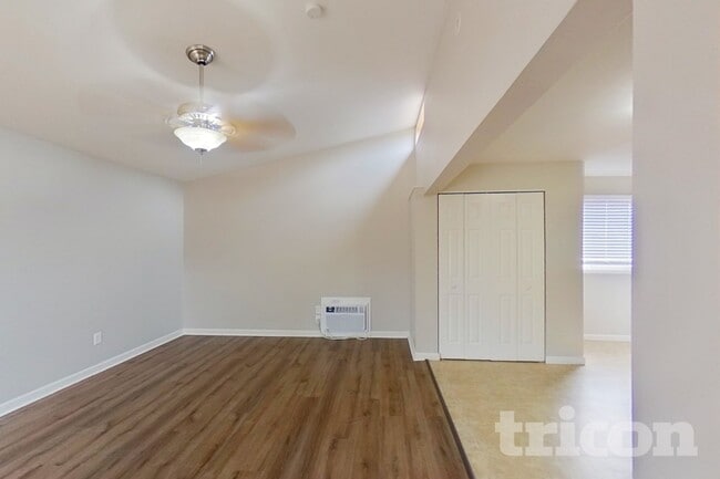 Building Photo - 9235 Laurel Hill Dr