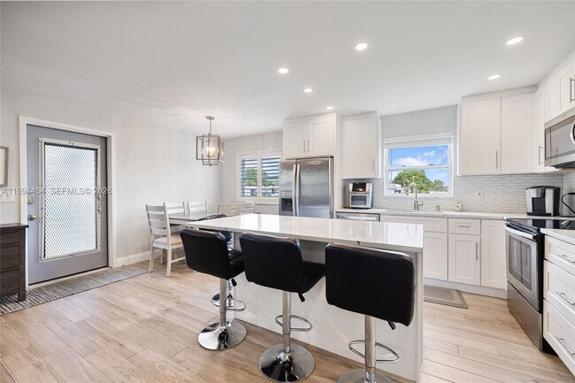 Building Photo - 72 Monaco Ct