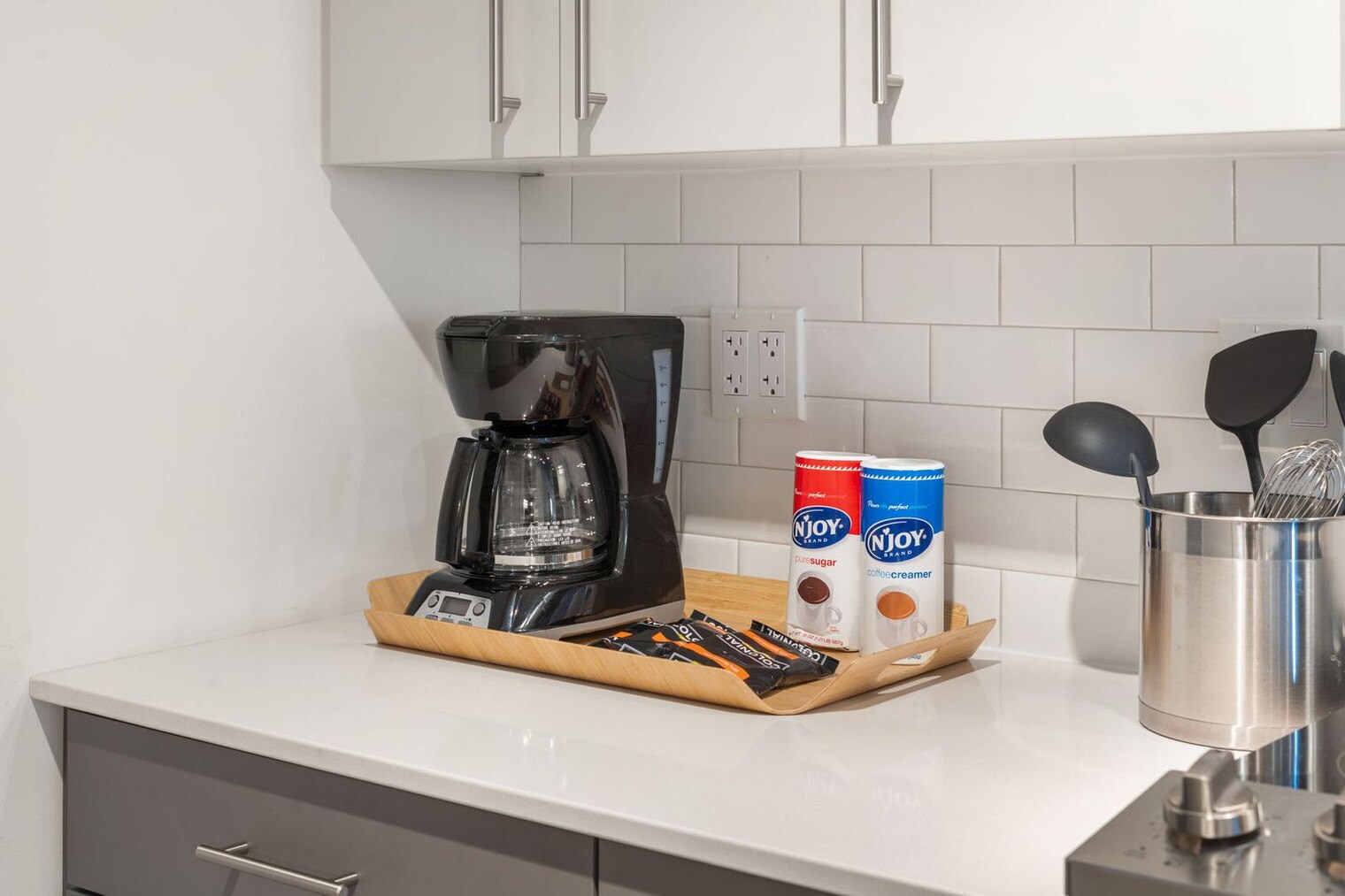 Building Photo - 853 W Blackhawk St