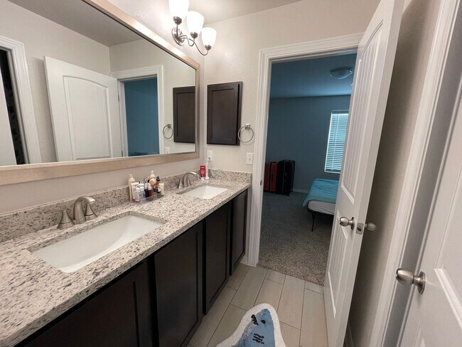 Building Photo - Modern Elegance Meets Prime Location – Stu...