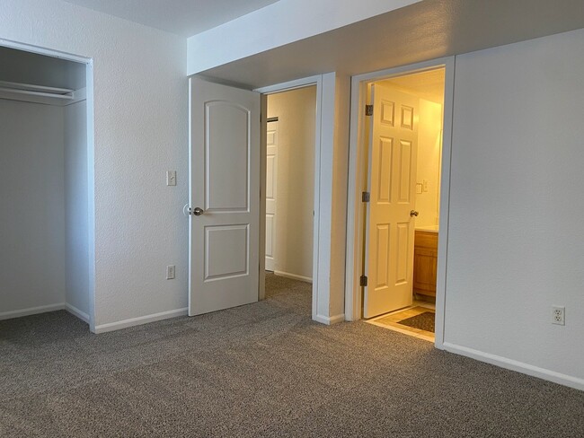 Building Photo - 4-bedroom, 2-bath lower level duplex unit,...