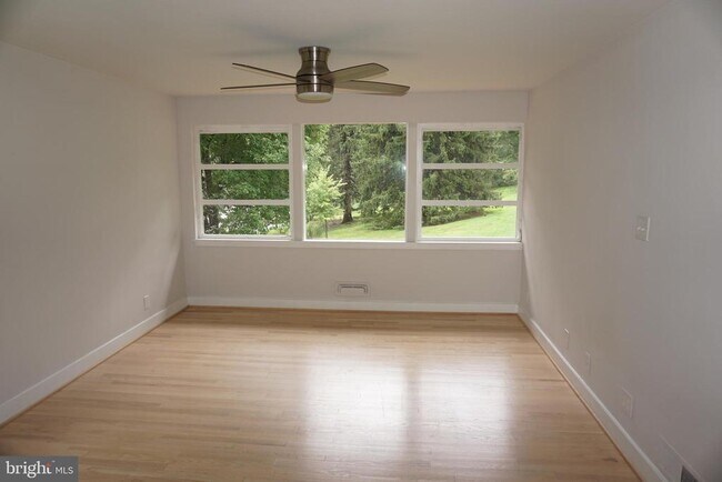 Building Photo - 444 Garrison Forest Rd