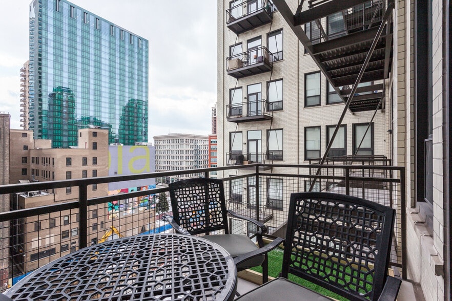 Building Photo - 910 S Michigan Ave