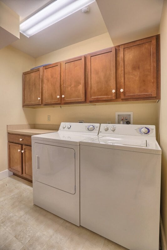 Building Photo - 353 W King St