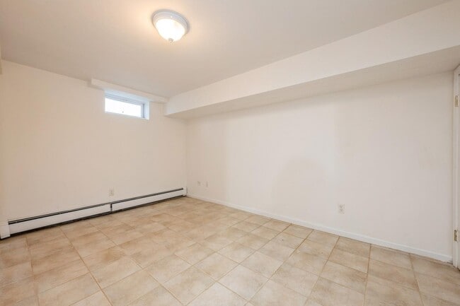 Building Photo - 130 Soundview Rd