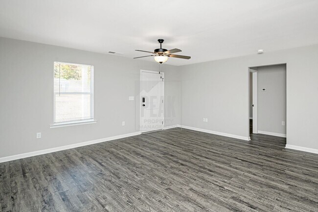 Building Photo - 700 Woodland Cir