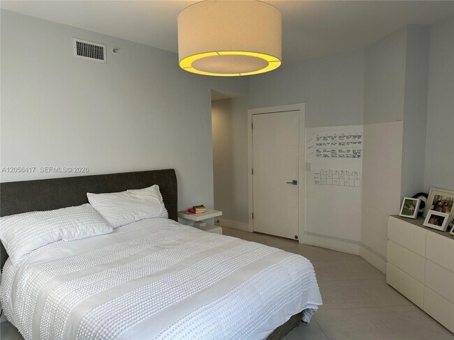 Building Photo - 888 Brickell Key Dr