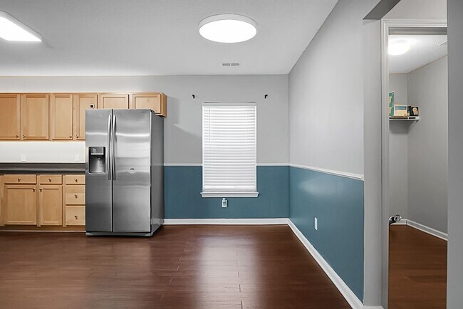 Building Photo - Spacious 2 Story, 4 BR, 2.5 BA, 2 Car Gara...