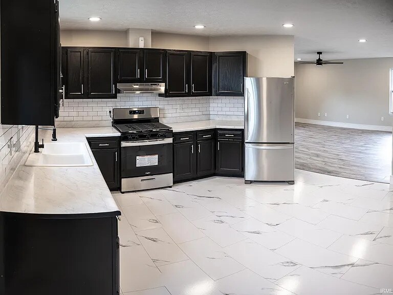 Building Photo - 916 E Dixon St