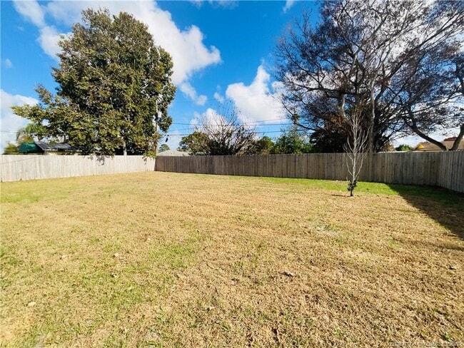 Building Photo - 928 SW John MacCormack Terrace